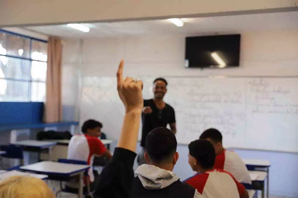 Pessoas em uma sala

O conteúdo gerado por IA pode estar incorreto.