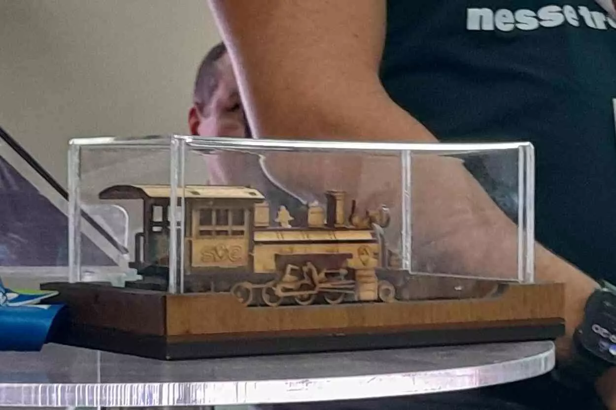 Uma imagem contendo pessoa, no interior, mulher, homem

O conteúdo gerado por IA pode estar incorreto.