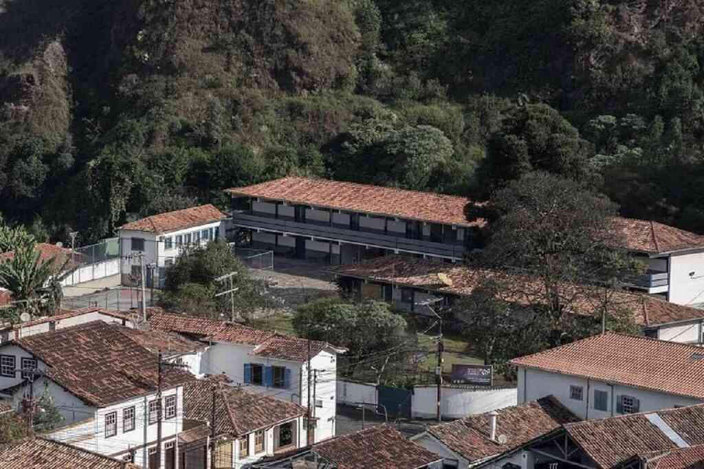 Dom Velloso é uma das escolas escolhidas para o Minas Bilíngue