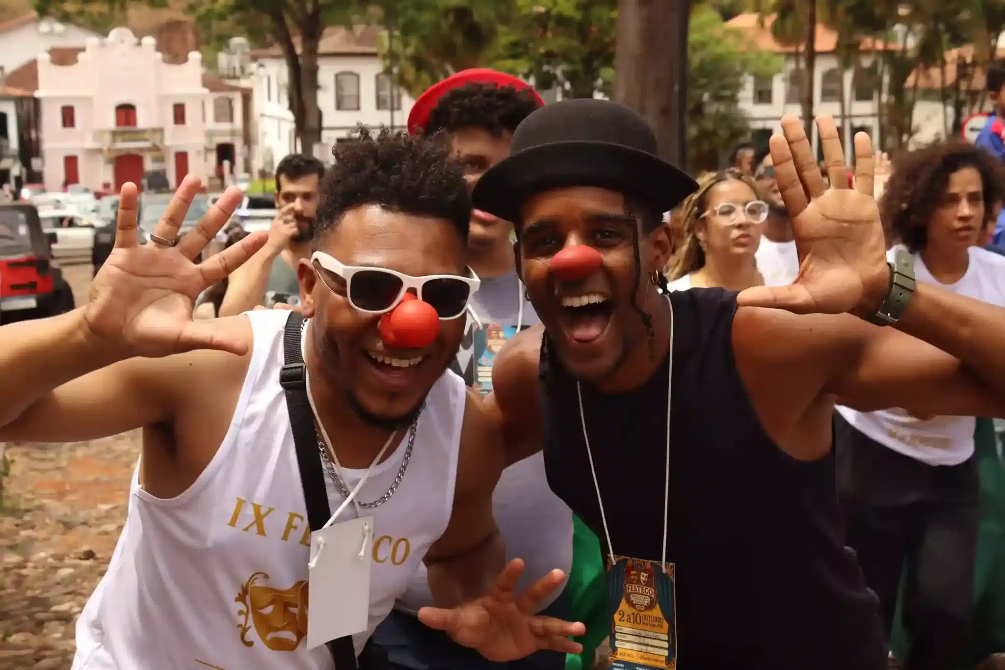 Cortejo e encontro de diretores marcam manhã do FESTECO em Mariana
