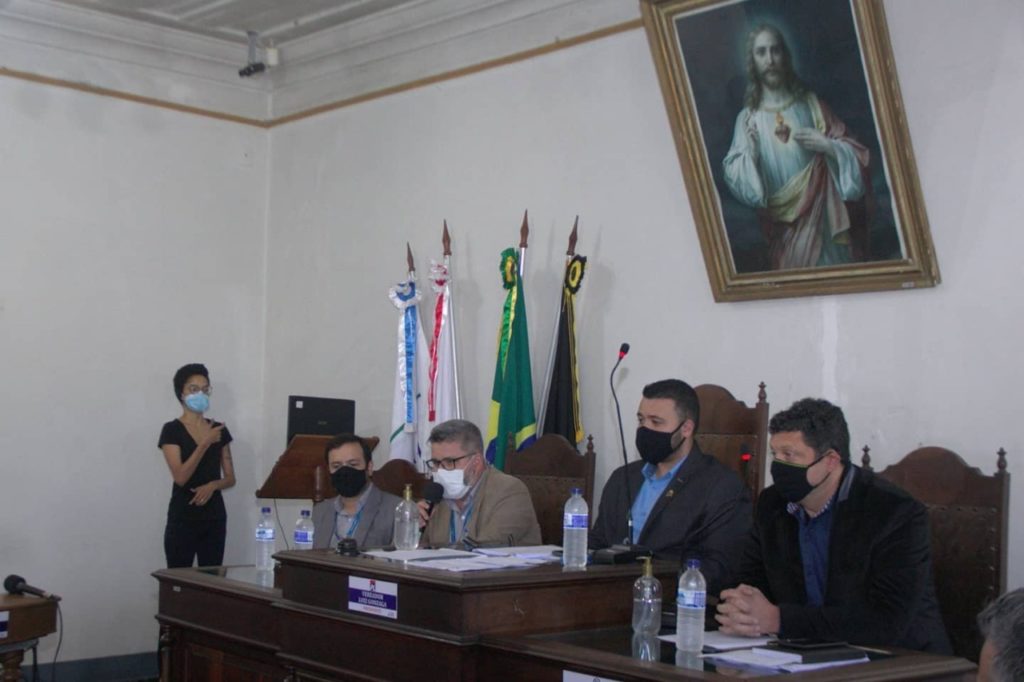 A Comissão Parlamentar de Inquérito entrou na sua 6a reunião colhendo depoimento do superintendente da Saneouro, Cleber Ribeiro Salvi. Foto: Facebook CMOP
