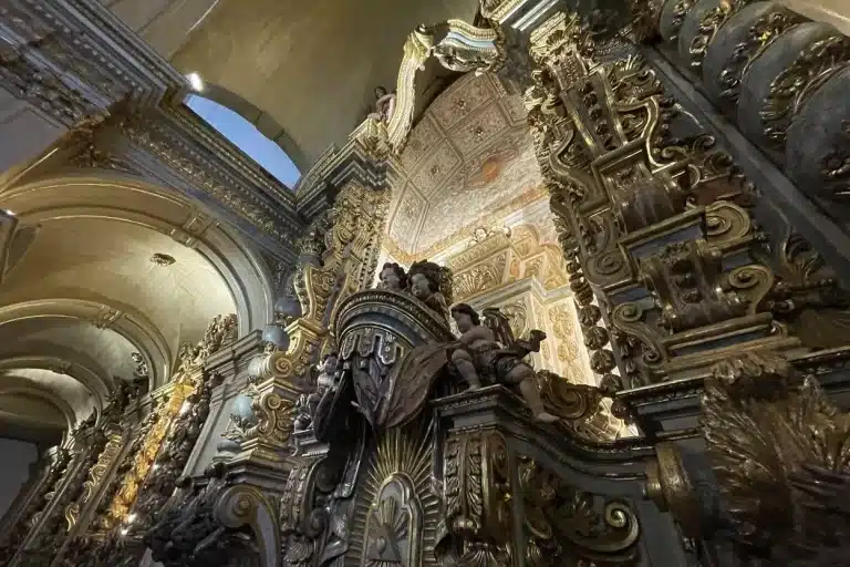 Ausência das imagens dos altares laterais não vai impedir o retorno das celebrações religiosas após a reabertura da Catedral de Mariana