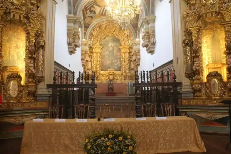 Altar mor da Catedral de Mariana
