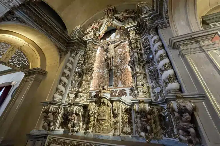 Único altar lateral da Igreja da Sé que já ostenta a imagem tradicional