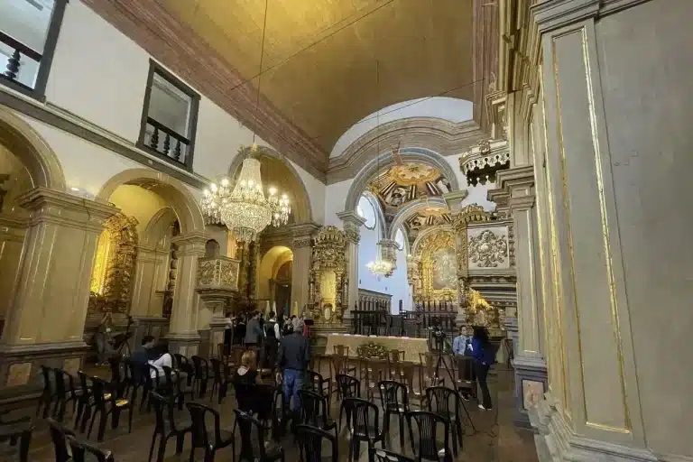 Preparação da coletiva de imprensa, que precedeu a reabertura da Catedral de Mariana