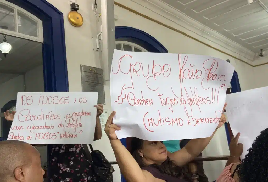 Favoráveis à lei de proibição de fogos com estampido organizaram abaixo assinado e providenciaram transporte para o dia da votação