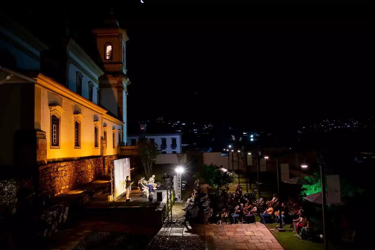 Temporada 2024 do “Sílabas e Sons”, com integrantes do CEP 20.000, também deu oportunidade para a apresentação de textos e poemas de pessoas da plateia