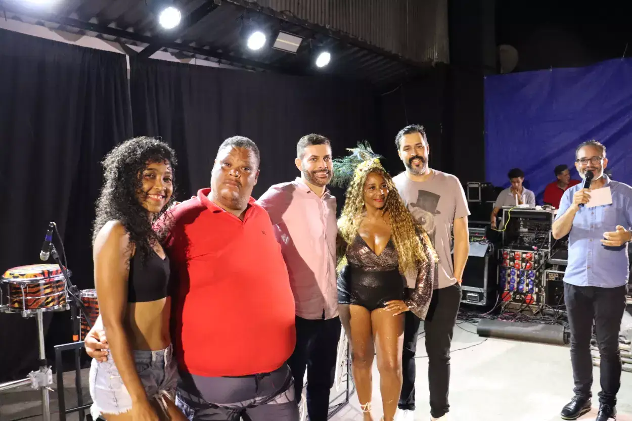 O vice-prefeito, Cristiano Vilas Boas e o secretário de Cultura, Gustavo Leite, marcaram presença na eleição dCorte Momesca do Carnaval Mariana 2024