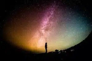 A aurora, para Andreia Donadon Leal, simboliza a saudade do neuropoeta Luiz Roberto