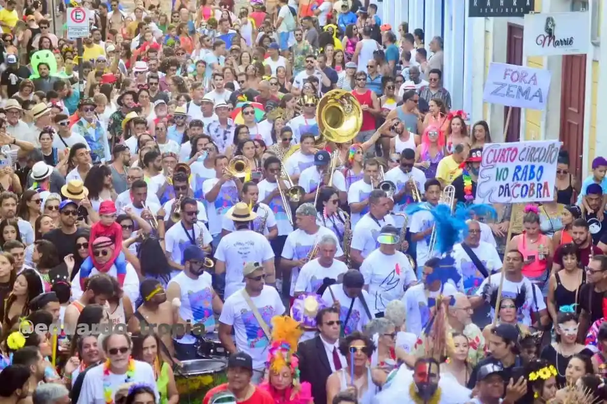 A irreverência é uma das marcas mais fortes do bloco Balanço da Cobra