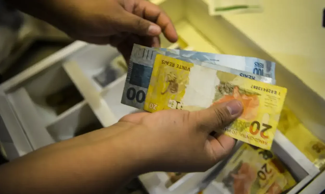 Programa oferece portabilidade com taxas reduzidas para quem tem carteira assinada.