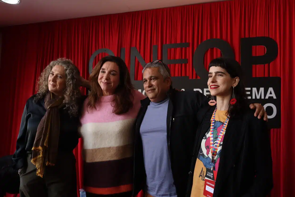 Anna Muylaert e Marisa Orth no final da roda de conversa na mostra de cinema de ouro preto