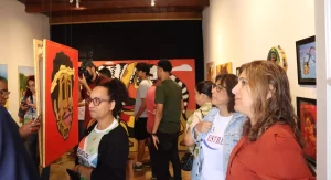 “Habitar a Si” convida o público a enxergar o corpo como construção e a cidade como extensão de si. Exposição integra a programação do Festival de Inverno.