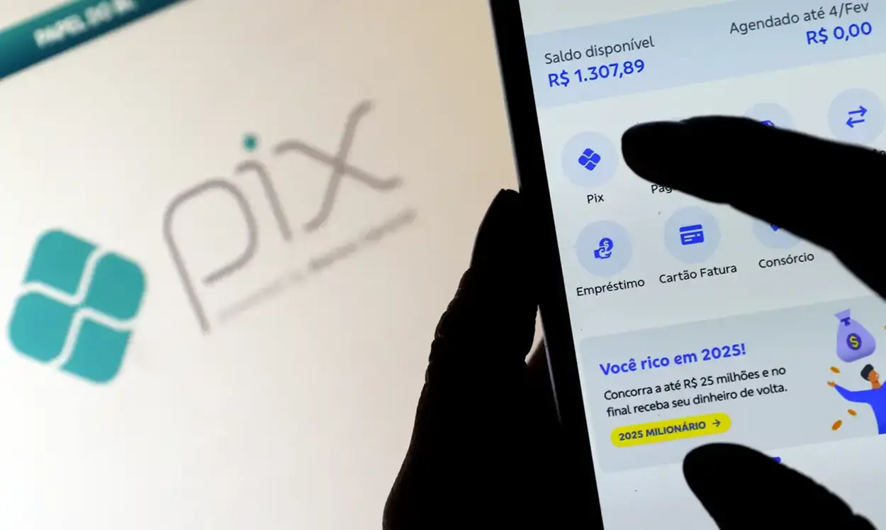 A motivação pode ter advindo da popularidade do Pix sobre os cartões de crédito estadunidenses, uma vez que a ferramenta de transferência monetária instantânea se tornou uma alternativa ao dólar em transações internacionais.