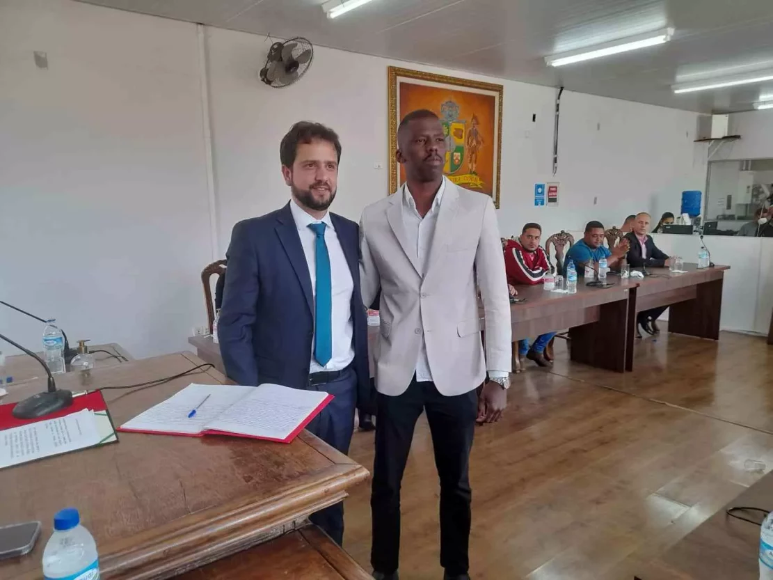 Pedro Sousa e Juliano Duarte, na sessão em que ambos tomaram assento na Câmara de Mariana, em 2022