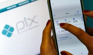 Com a atualização do MED, a partir de outubro, usuários poderão contestar transações fraudulentas diretamente no aplicativo, sem contato com o banco.