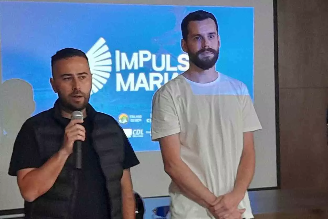 Tales Capute (à esquerda) e Victor Milagres são os responsáveis pelo desenvolvimento e implantação do projeto “Trilhas do Bem” para implantar o cicloturismo em Mariana