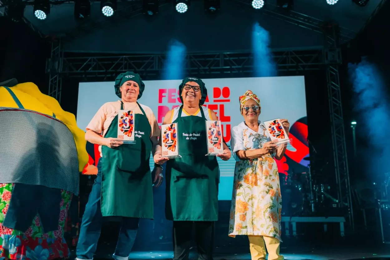 Mantenedoras premiadas durante a festa do pastel de angu. Da esquerda para direita, Claúdia Leonel, Nilda Farnezz e Conceição de Paula