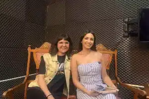 Trabalho de Conclusão de Curso (TCC) de Lívia Vieira (à esquerda), sob orientação de Hila Rodrigues, proporciona uma análise profunda sobre o legado de João Ramos Filho no cenário político de Mariana