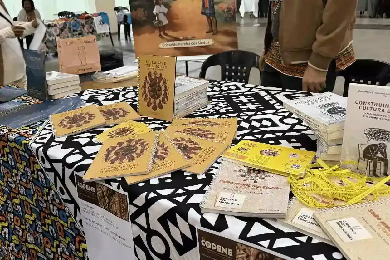 O estande de lançamento dos livros sobre Antônio Pereira foi posicionado no centro de um espaço de destaque do VI Congresso de Pesquisadores Negros da Região Sudeste
