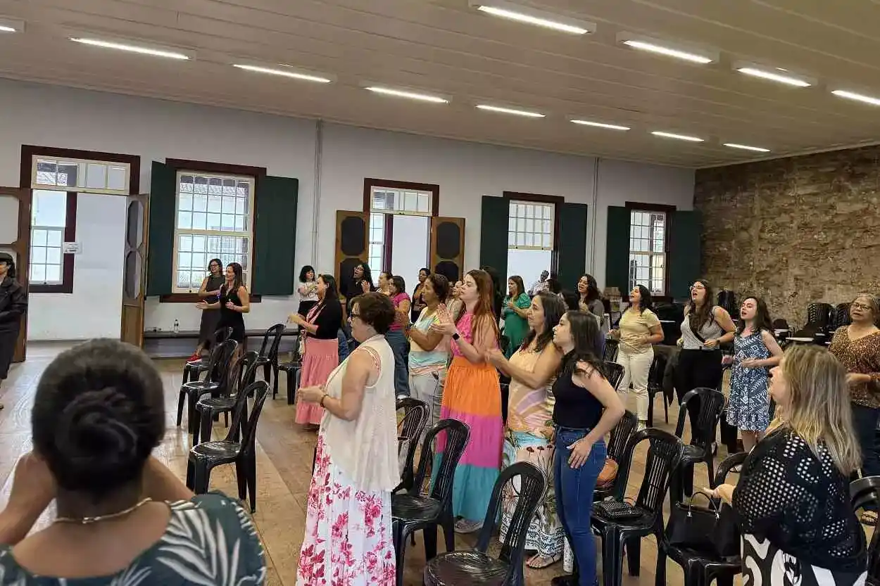 A animação se fez presente ao final do evento, reafirmando a potência do acolhimento do projeto Vozes Femininas - Do Silêncio ao Grito