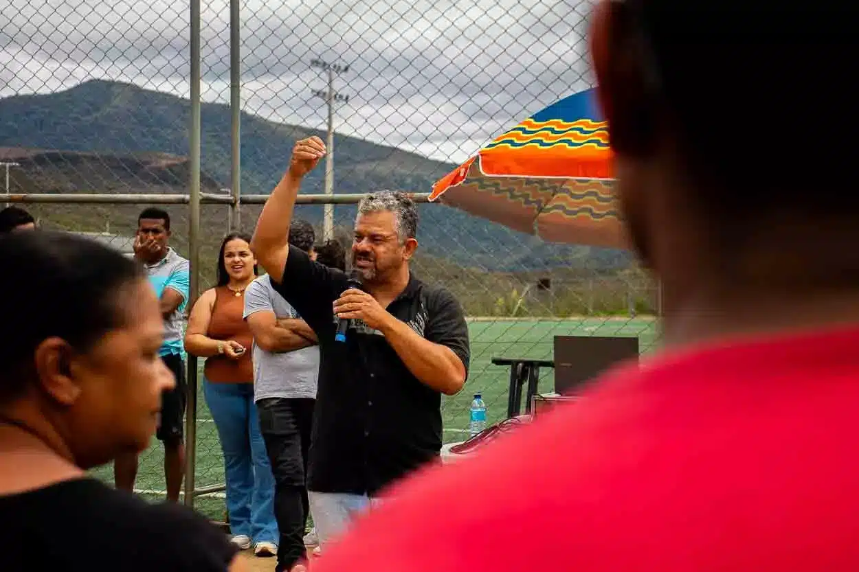Lider comunitario Max em manifestação das ocupações na cidade alta