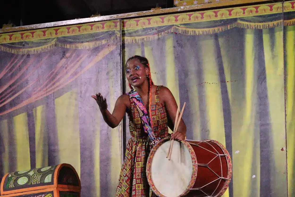 Ingrid Ribeiro foi a artista convidada local para a passagem do Teatro a Bordo por Mariana