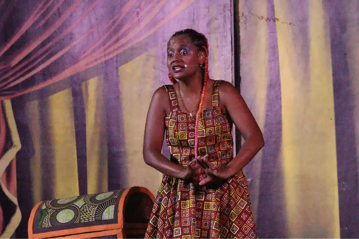 Ingrid Ribeiro foi a artista convidada local para a passagem do Teatro a Bordo por Mariana