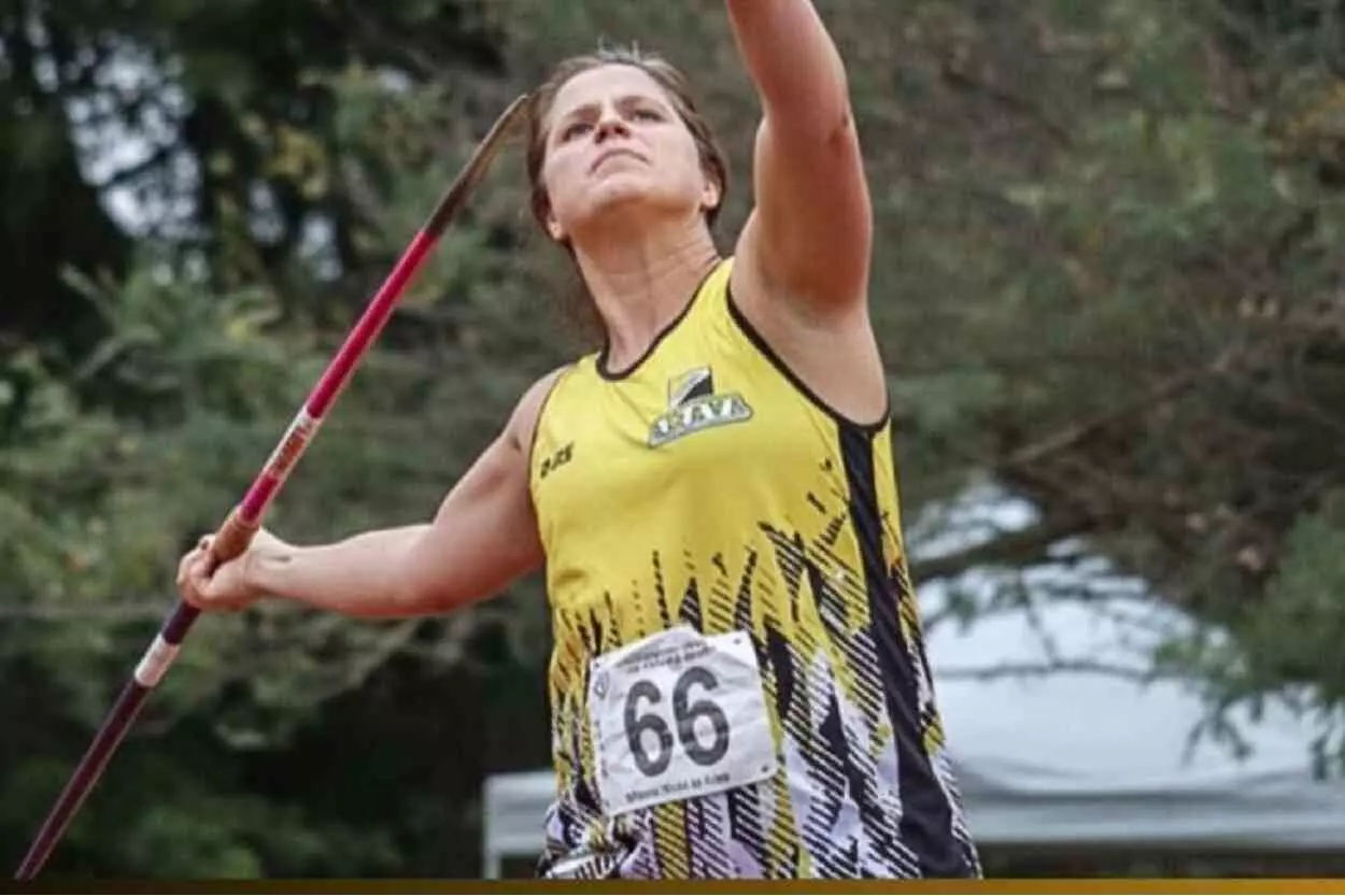 Participação de Marinalva de Brito na prova de lançamento de dardo, em setembro
