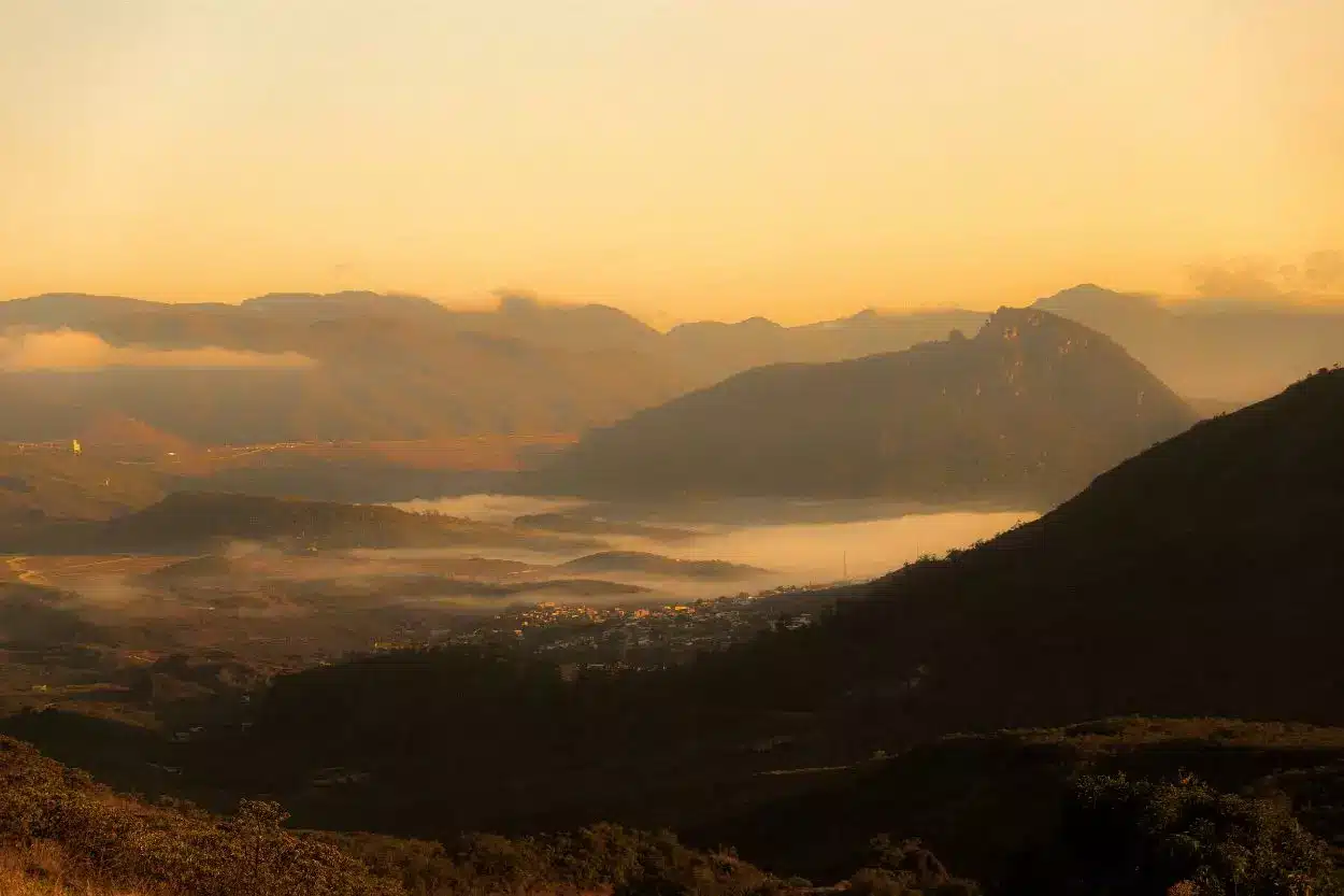 O filme crítica a mineração predatória no Quadrilátero Ferrífero