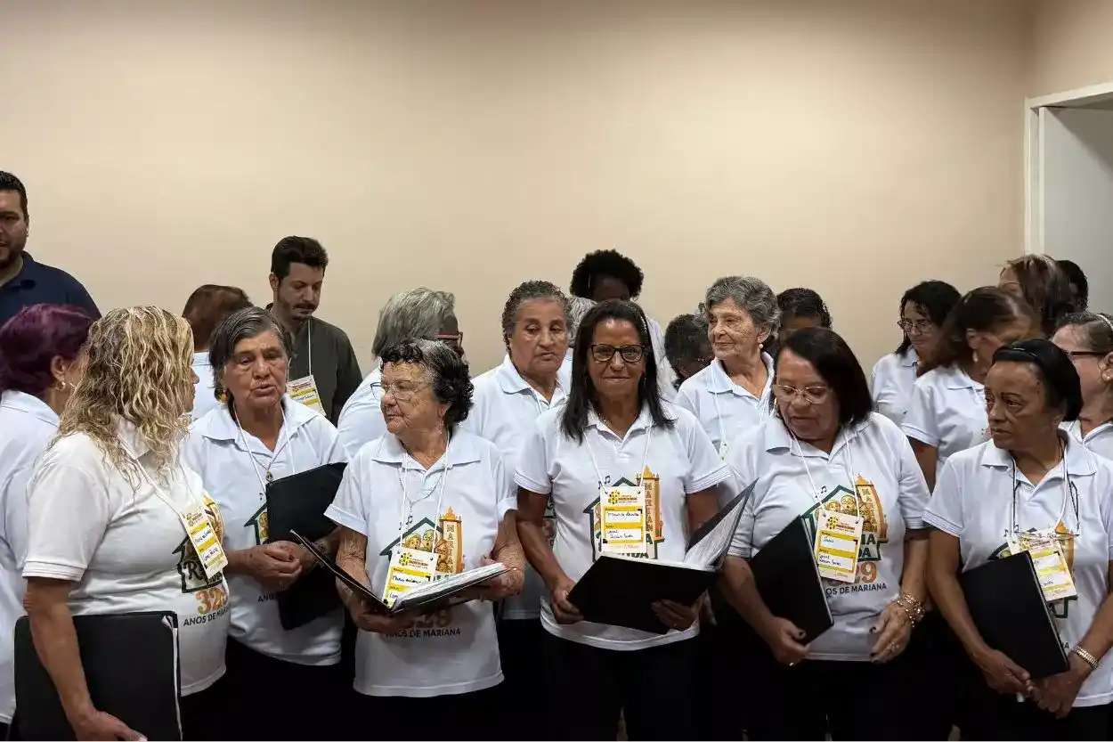 Coube ao Coral do Recriavida a apresentação do Hino Nacional, integrando a parte formal da abertura da Conferência Municipal de Cultura