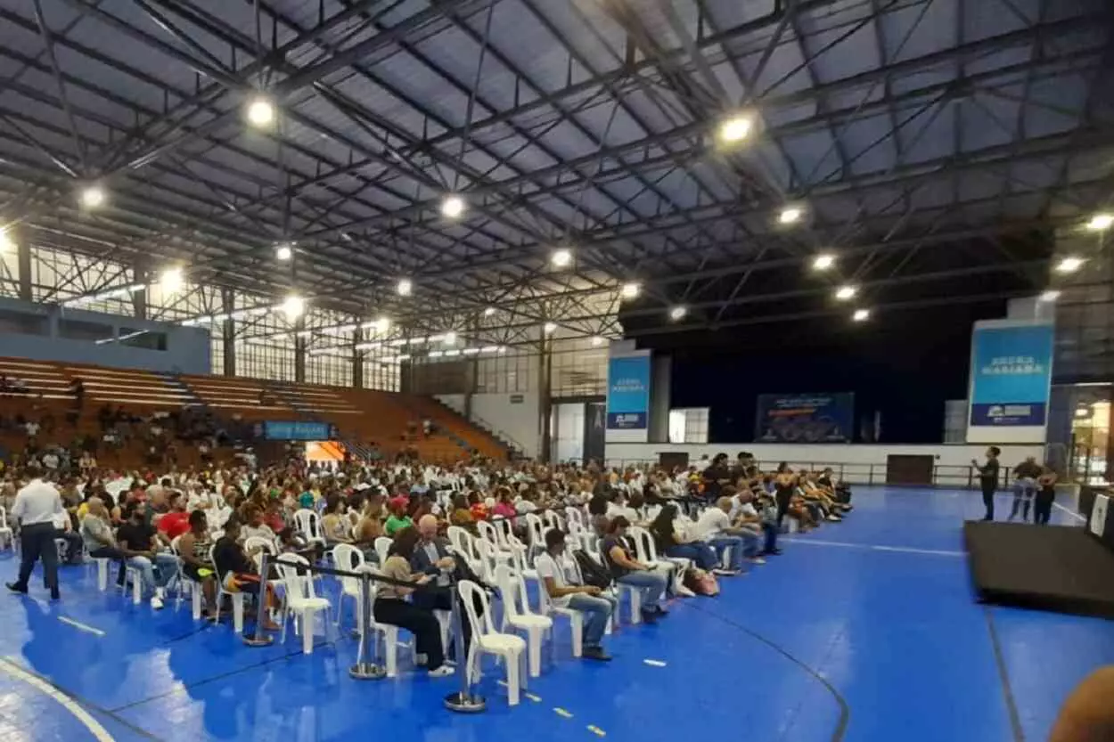 Algumas centenas de pessoas compareceram ao evento realizado na Arena Mariana relacionado à Ação na Inglaterra