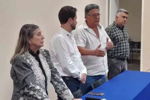 Ao lado do prefeito Juliano Duarte, o secretário de Desenvolvimento Rural, Duarte Gonçalves fez a saudação aos produtores rurais presentes no evento realizado no Centro de Convenções