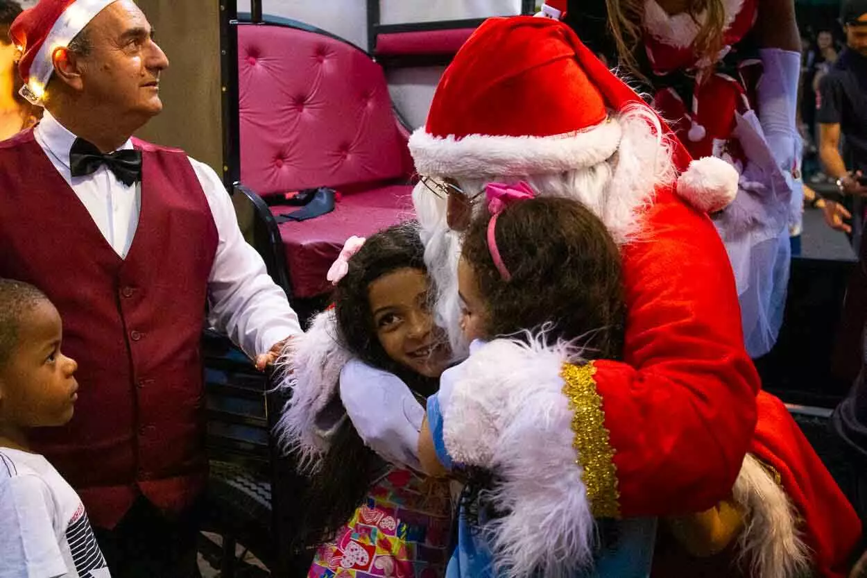 A casa do Papai Noel muda de endereço por alguns dias, do Polo Norte para Mariana