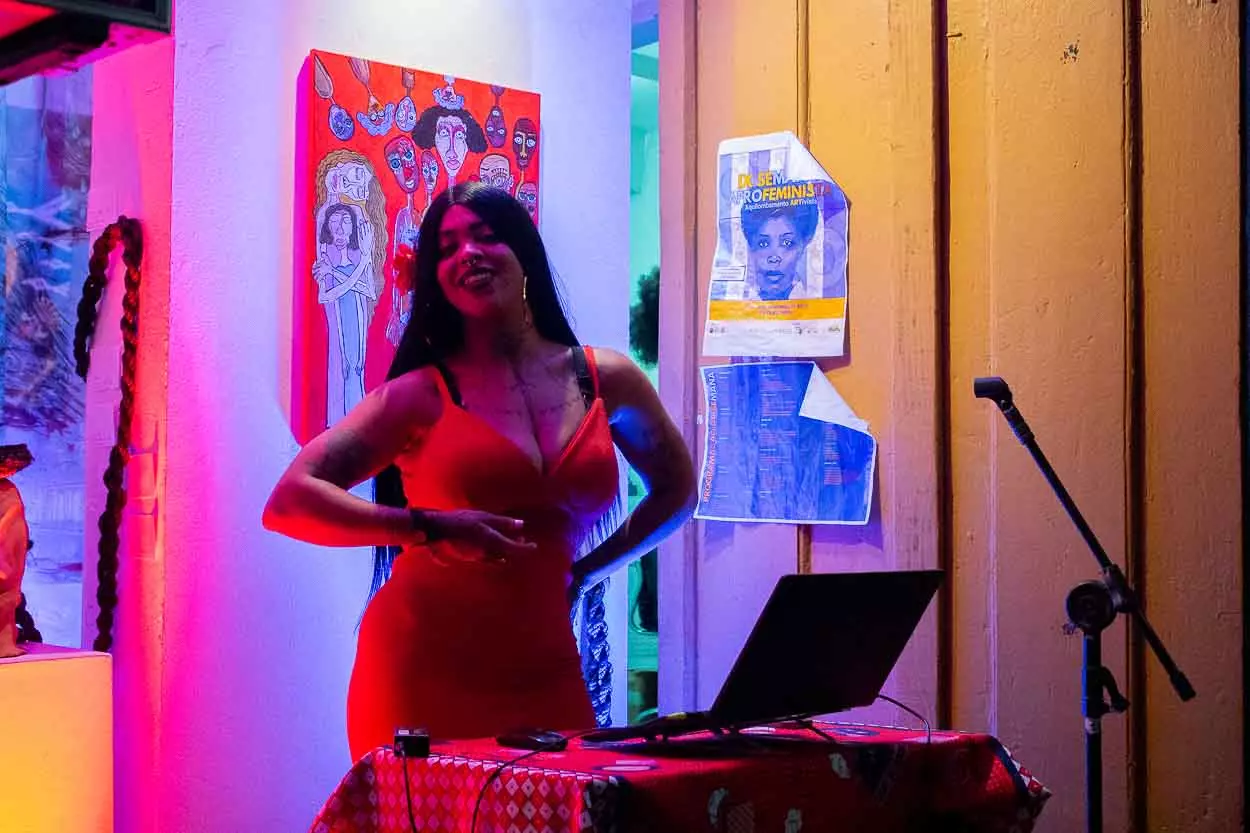 DJ Osupa na festa de encerramento da IX SeMANA AFROfeminista