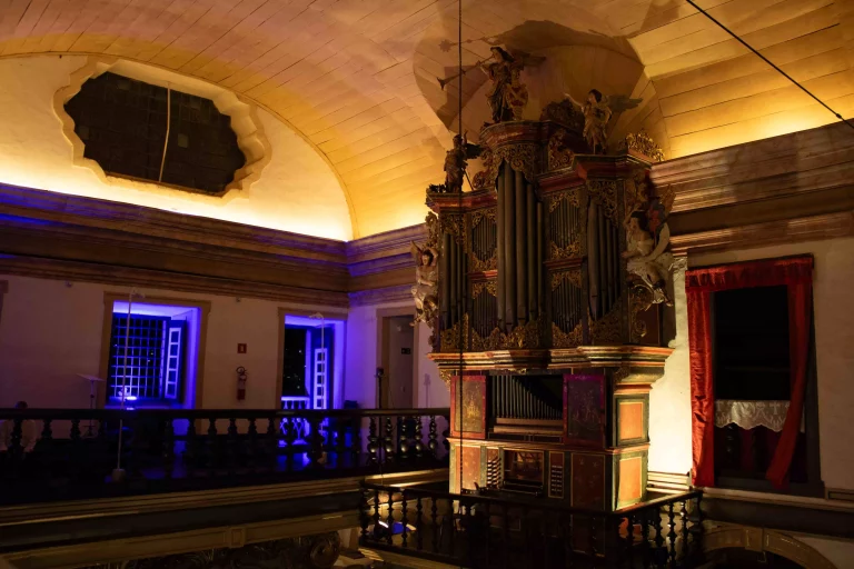 O órgão Arp Schnitger foi restaurado por Frédéric Desmottes e entregue de volta à Sé para comemorar o aniversário da Diocese de Mariana