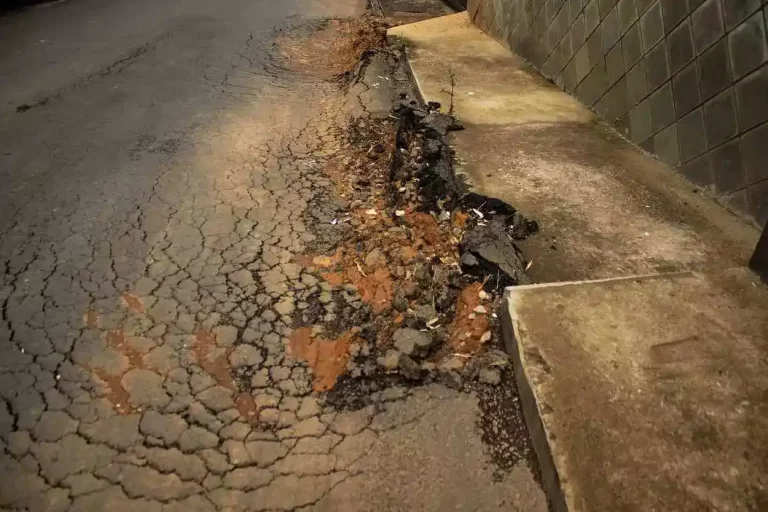 Com obras iniciadas em 2023, Rua João Batista segue com problemas crônicos que atrapalham o dia a dia dos moradores