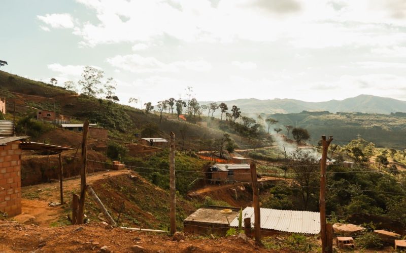 Ocupação Vila Serrinha nas proximidades do Bairro Santa Rita de Cássia em Mariana - Foto: Lui Pereira/Agência Primaz